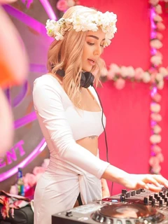 Angela escort in Dubai