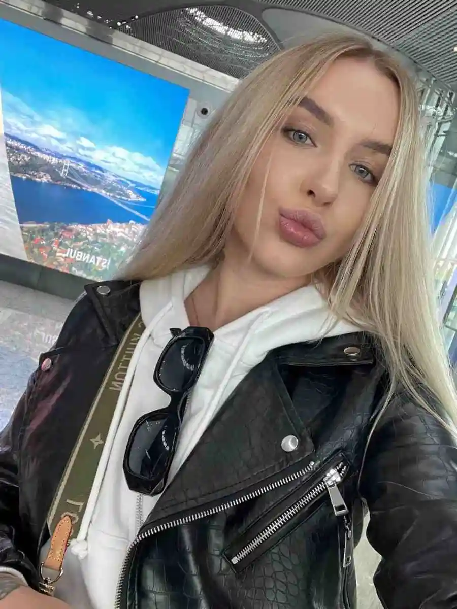 Candy escort in Dubai