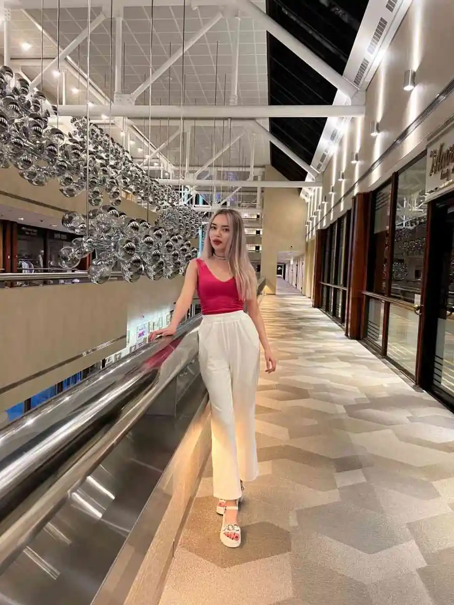 Eva escort in Dubai