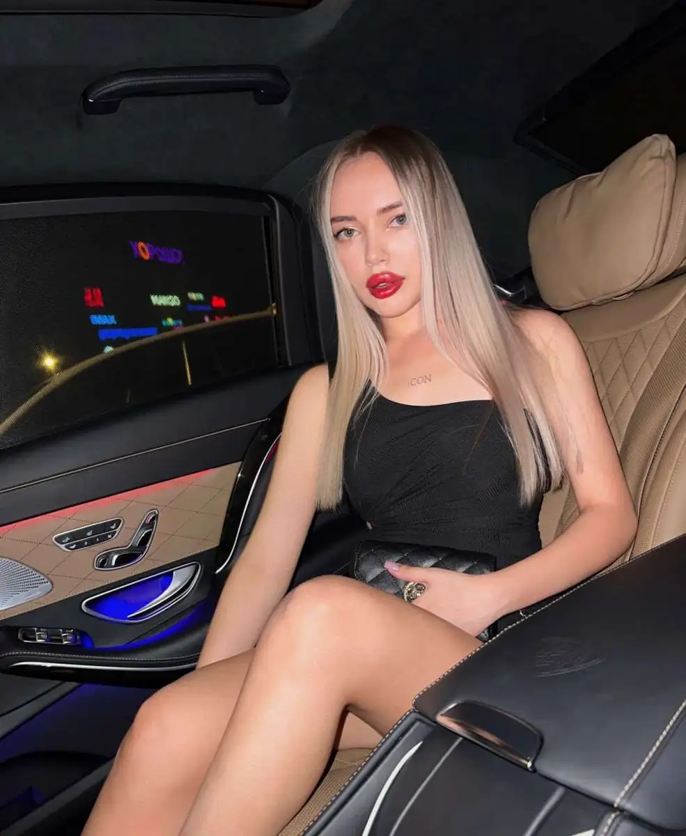 Eva escort in Dubai