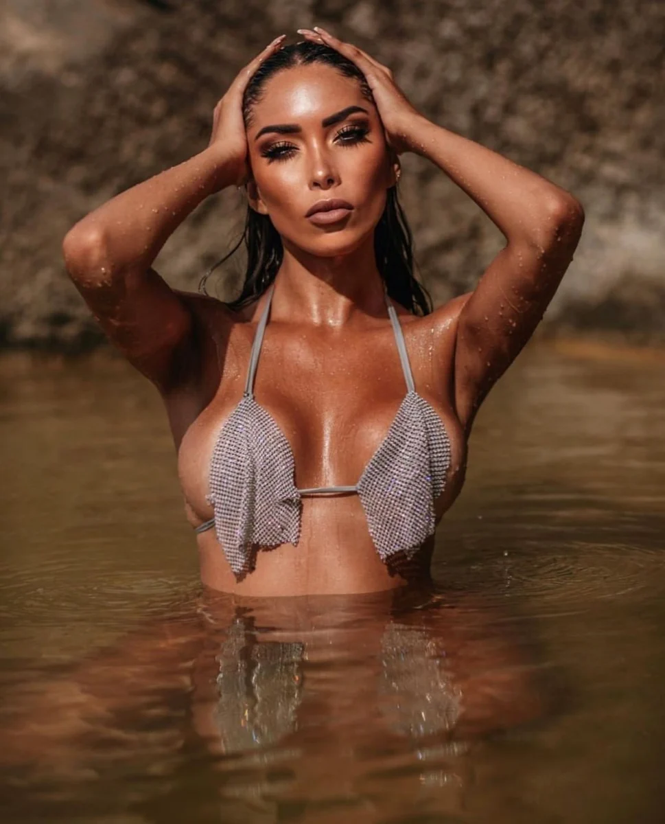Gina escort in Dubai