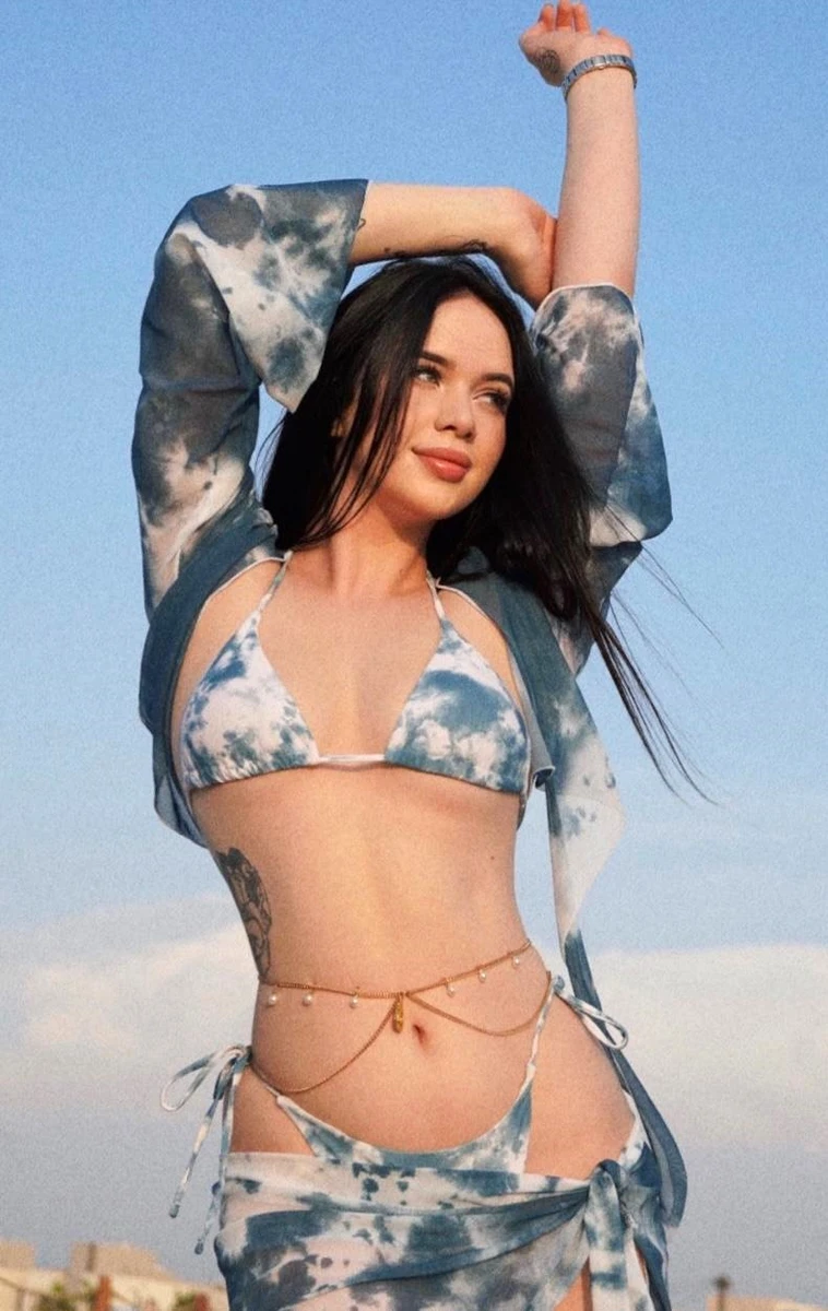  Julia escort in Dubai