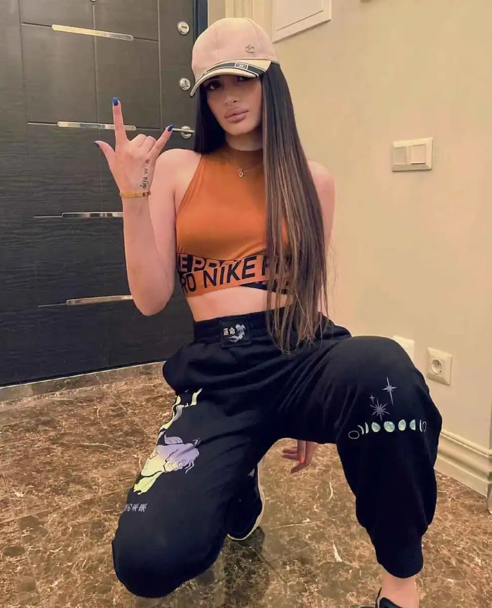 Melania escort in Dubai