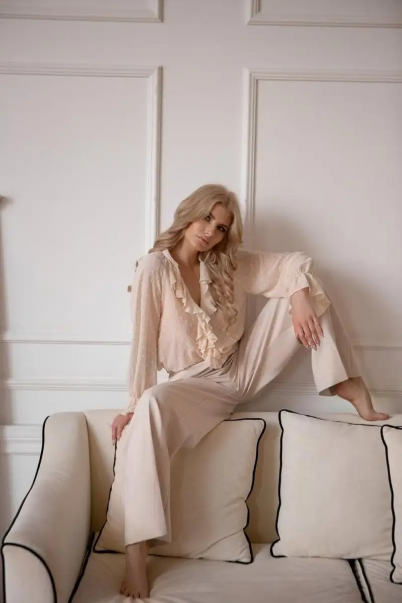 Mira escort in Dubai
