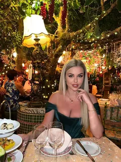 Stefanie escort in Dubai